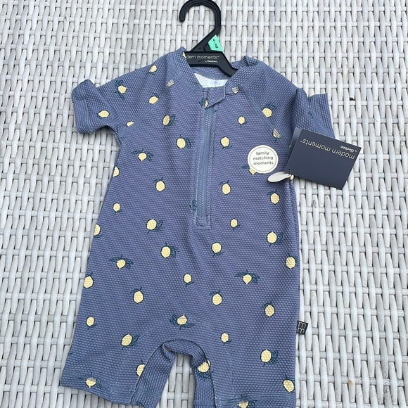 NWT- Gerber/ Modern Moments Rashguard Size 6-9 - Picture 1 of 11